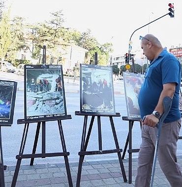 17-agustos-depremi-yil-donumunde-deprem-gercegi-hatirlatildi.jpg