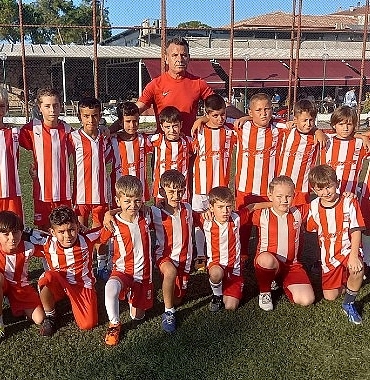 30-agustos-ataturk-kupasi-futbol-turnuvasi-sari-zeybek-spor-ve-sosyal-tesislerinde-ayvalik-belediye-baskani-mesut-erginin-baslama-vurusuyla-gerceklesti.jpg