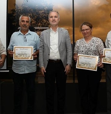 ana-ari-yetistiriciligi-kursunu-basariyla-bitiren-kursiyerler-sertifikalarini-aldi.jpg