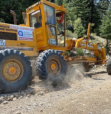 antalya-buyuksehirden-yayla-yollarina-bakim.jpg