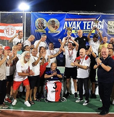 ayak-tenisi-turnuvasinda-simsek-spor-sampiyon-oldu.jpg