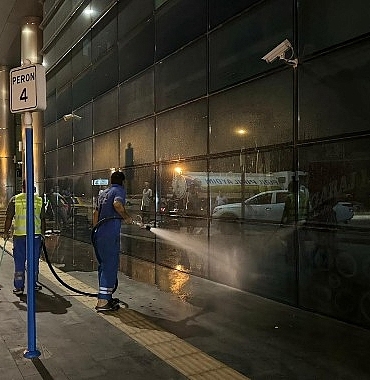 aydin-buyuksehir-belediyesi-aydin-sehirler-arasi-otobus-terminalinde-gerceklestirdigi-rutin-temizlik-calismalarini-surduruyor.jpg