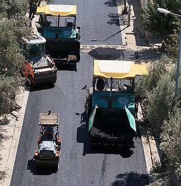 aydin-buyuksehir-belediyesi-kent-genelinde-vatandaslar-icin-daha-guvenli-ve-konforlu-yollar-olusturmaya-devam-ediyor.jpg