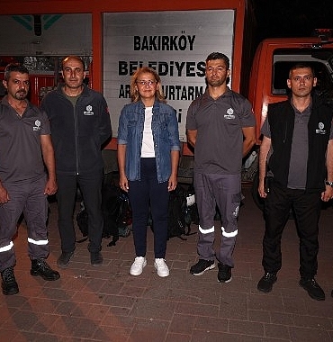 bakirkoy-belediyesi-arama-kurtarma-timi-yangin-bolgesinde.jpg