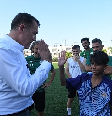 baskan-abdullah-ozyigit-sampiyon-sporcularla-bulustu.jpg