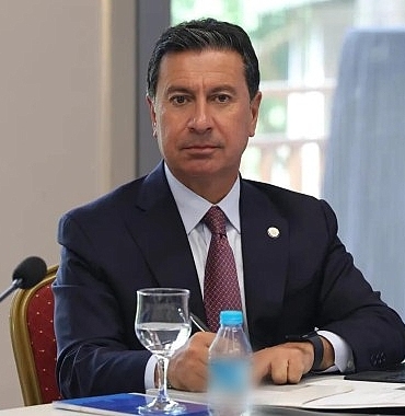 baskan-aras-rodosa-gidiyor.jpg