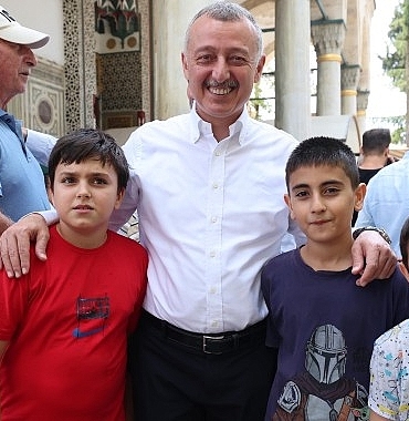 baskan-buyukakin-bu-sevgiye-layik-olmak-icin-calisiyoruz.jpg