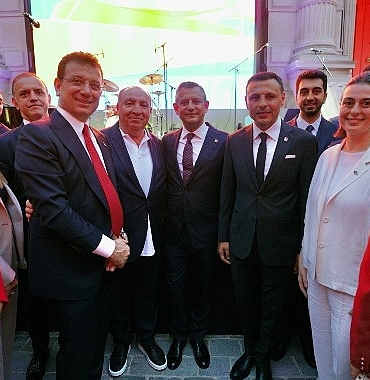 baskan-ovalioglu-istanbul-evinin-acilis-resepsiyonuna-katildi.jpg