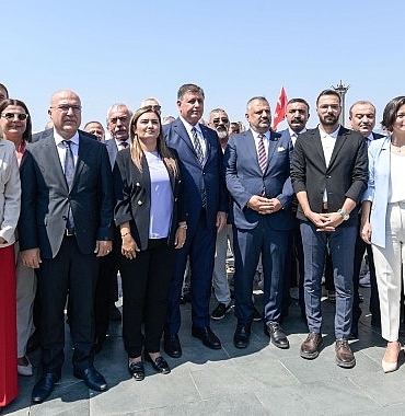 baskan-tugay-partililerle-30-agustosu-kutladi-iktidar-olacagiz-ve-her-turlu-yanlisi-biz-durduracagiz.jpg