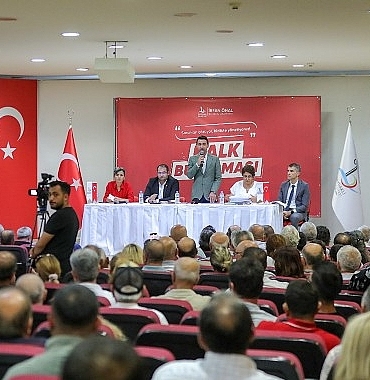 bayraklida-halk-bulusmasi-vatandas-anlatti-baskan-onal-tek-tek-dinleyerek-cevapladi.jpg