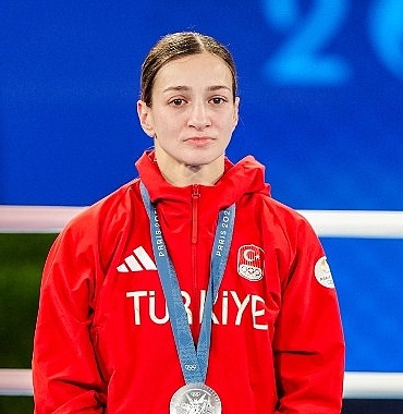 buse-naz-cakiroglu-olimpiyat-ikincisi.jpg
