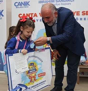 canikte-tum-birinci-siniflara-canta-ve-kirtasiye-seti-hediye-edilecek.jpg