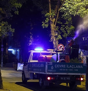 cankaya-belediyesi-hava-sicakliklarinin-devam-ettigi-yaz-aylarinda-ilcedeki-ilaclama-calismalarini-surduruyor.jpg