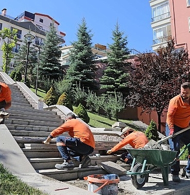 cankaya-belediyesi-ilce-genelindeki-parklarda-bakim-ve-onarim-calismalarini-hiz-kesmeden-surduruyor.jpg