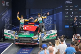 castrol-ford-team-turkiye-dunya-ralli-sampiyonasinin-finlandiya-ayaginda-turk-bayragini-podyumda-dalgalandirdi.jpg