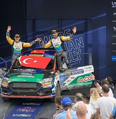 castrol-ford-team-turkiye-dunya-ralli-sampiyonasinin-finlandiya-ayaginda-turk-bayragini-podyumda-dalgalandirdi.jpg