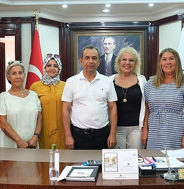 chp-kadin-kollarindan-baytekine-ziyaret.jpg