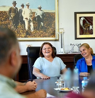didim-belediye-baskani-hatice-gencay-ilcemizde-gorev-yapan-mahalle-muhtarlari-ile-bir-araya-gelerek-degerlendirme-toplantisi-gerceklestirdi.jpg
