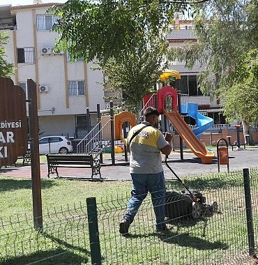 didim-belediyesi-park-bahceler-mudurlugu-ekipleri-ilce-genelinde-calismalarina-ara-vermeden-devam-ediyor.jpg