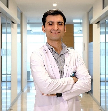 dis-curukleri-sadece-agiz-ici-bir-sorun-degil-tedavi-edilmeyen-curukler-genel-sagligi-tehdit-ediyor.jpg