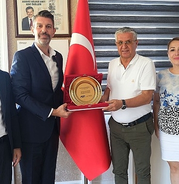 dusunce-platformu-baskani-ozkirmizi-kemer-belediyesinde.jpg