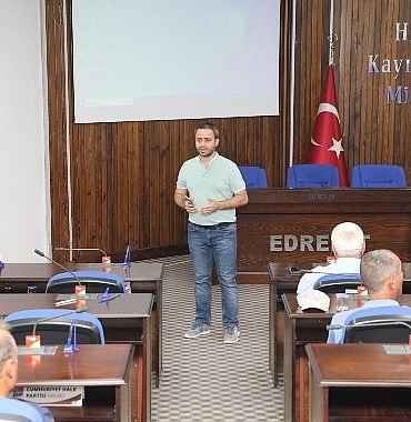edremit-belediyesinde-hizmet-ici-egitim-programlari-suruyor.jpg