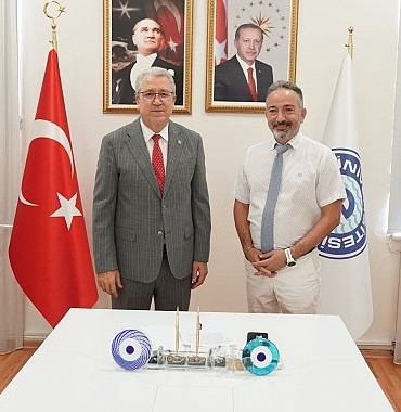 egeli-akademisyen-azerbaycanda-bir-ilki-gerceklestirdi.jpg