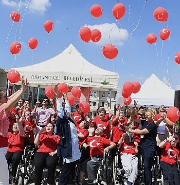engelli-bireyler-30-agustos-zafer-bayramini-coskuyla-kutladi.jpg