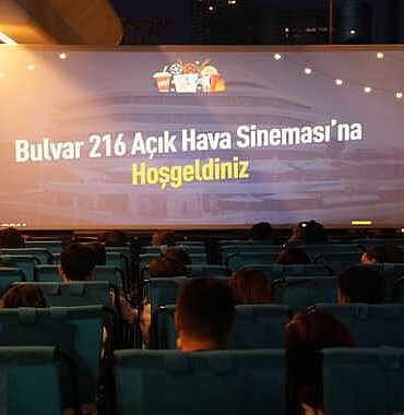 fisekhane-ve-bulvar-216da-acik-hava-sinemasi-keyfi-devam-ediyor.jpg