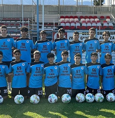 gelecegin-futbolculari-hazirlik-macina-cikiyor.jpg