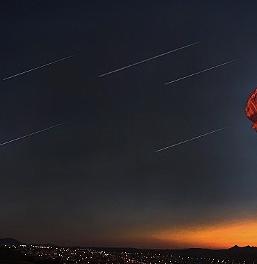 gokyuzu-tutkunlari-yilin-en-etkileyici-doga-olaylarindan-biri-olarak-gosterilen-perseid-meteor-yagmurunu-izlemek-icin-tarihi-kayasehirde-bir-araya-geldi.jpg