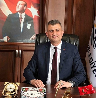 golcuk-belediye-baskani-ali-yildirim-sezer-yayinladigi-mesaj-ile-30-agustos-zafer-bayraminin-102-yilini-kutladi.jpg