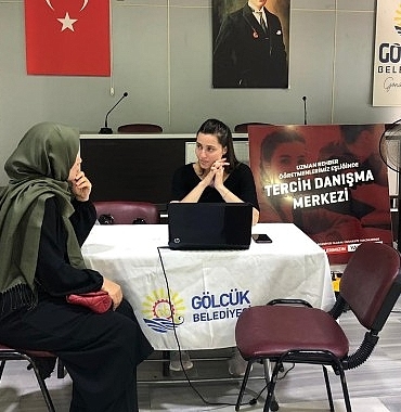 golcuk-belediyesi-universite-adaylarinin-rehberi-oldu.jpg