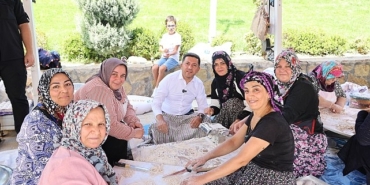 gonullu-kadinlar-ihtiyac-sahibi-aileler-ve-ogrenciler-icin-seferber-oldu.jpg