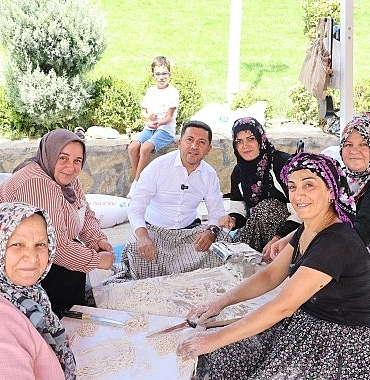 gonullu-kadinlar-ihtiyac-sahibi-aileler-ve-ogrenciler-icin-seferber-oldu.jpg