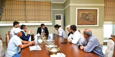 halkin-icinde-halkin-yaninda.jpg