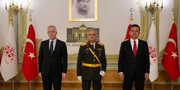 ibb-baskani-ekrem-imamoglu-30-agustos-zafer-bayraminin-102inci-yil-kutlamalari-icin-duzenlenen-resmi-torenlere-katildi.jpg