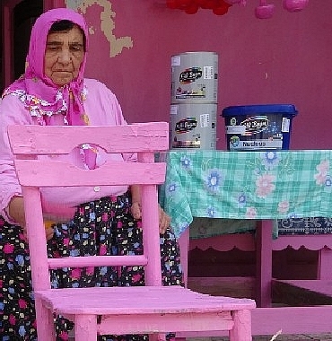 ispartanin-barbie-teyzesi-sakine-akkulun-cagrisi-filli-boya-tarafindan-karsilik-buldu.jpg
