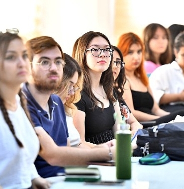 izmir-ve-avrupa-gencligi-bulustu.jpg