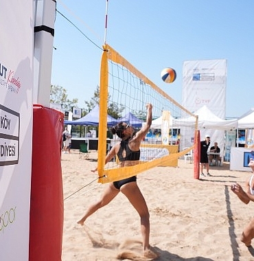 kalamista-plaj-voleybolu-turnuvasi-basladi.jpg