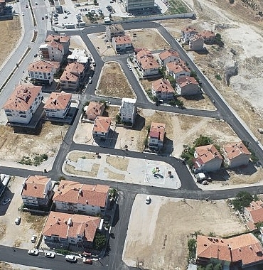 karaman-belediyesi-sehrin-ihtiyaclari-dogrultusunda-asfalt-yuruyus-yolu-ve-park-duzenleme-calismalarina-devam-ediyor.jpg