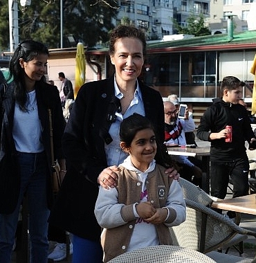 karsiyakali-cocuklar-yeni-egitim-yilina-hazirlaniyor.jpg