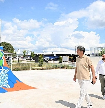 kartepe-belediye-baskani-av-m-mustafa-kocaman-kocaeli-buyuksehir-belediyesi-tarafindan-yapimi-tamamlanan-kartepe-skate-park-da-incelemede-bulundu.jpg