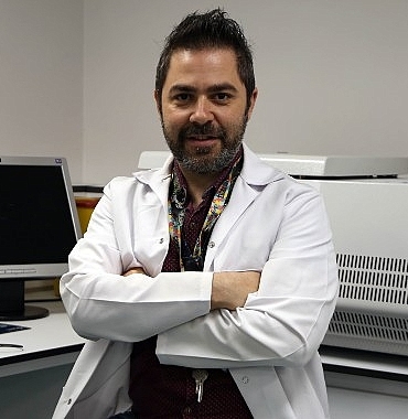 maymun-cicegi-virusu-avrupaya-sicradi-enfekte-kisiyle-yakin-temas-yoluyla-insandan-insana-yayiliyor.jpg