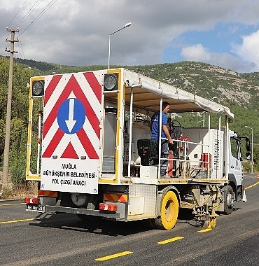 mugla-buyuksehir-ekipleri-10-bin-109-km-cizgi-calismasi-yapti.jpg