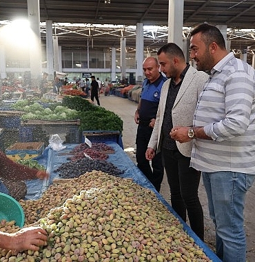 nevsehir-belediye-baskan-yardimcilari-hasan-iler-ve-veli-kirsehirli-pazar-esnafi-ile-bir-araya-gelerek-talep-ve-onerilerini-dinledi.jpg