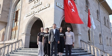 nevsehir-belediye-baskani-rasim-ari-konuk-ettigi-ozel-simya-koleji-ogrencilerinin-nevsehir-ve-belediyecilik-hakkinda-sorularini-cevaplandirdi.jpg