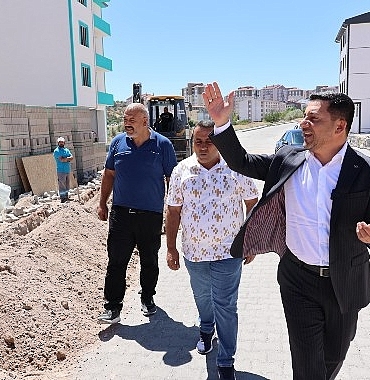 nevsehir-belediye-baskani-rasim-ari-mehmet-akif-ersoy-mahallesinde-gerceklestirilen-altyapi-calismalarini-inceledi.jpg
