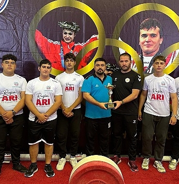 nevsehir-belediyesi-genclik-ve-spor-kulubu-halter-takimi-sivasta-duzenlenen-yildizlar-kulupler-turkiye-halter-sampiyonasinda-takim-halinde-besinci-oldu.jpg
