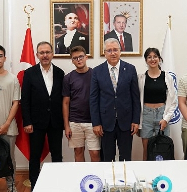 rektor-prof-dr-budak-euyu-dereceyle-kazanan-ogrencileri-agirladi.jpg